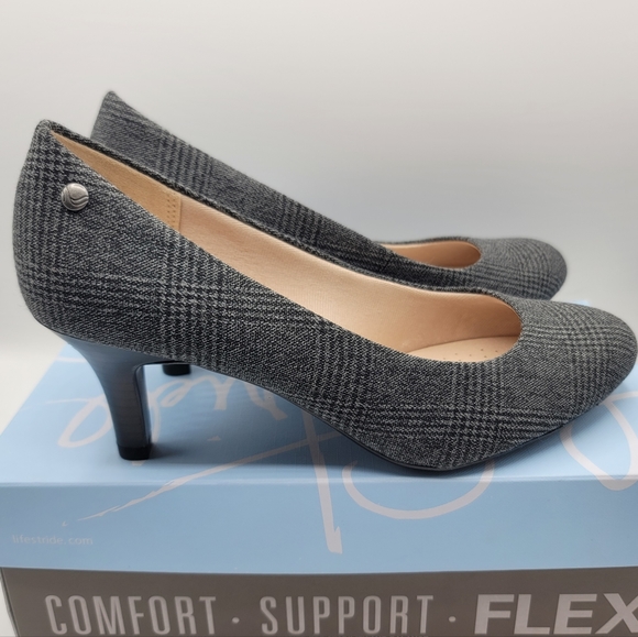 Life Stride Shoes - NWT Life Stride Gray Plaid Flannel Pump Size 8M